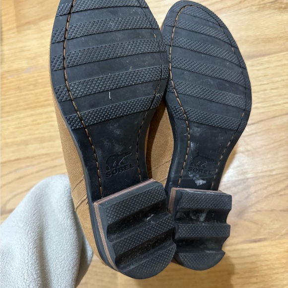 Sorel Lolla Suede Cut Out Ankle Boots - Picture 4 of 4